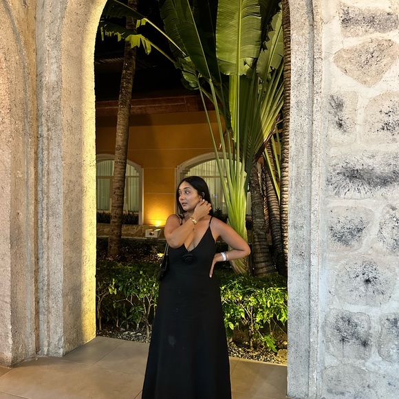 DISSH Elegant Black Single Strap Dress - Picture 4 of 8